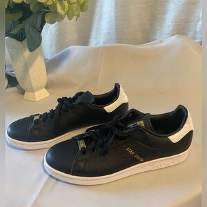 Adidas Black and White Stan Smith Sneakers size 8